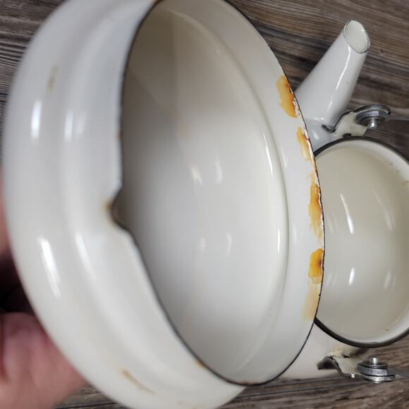 Vintage Apple Casuals Metal Tea Kettle & Lid, Wooden Handle - Picture 4 of 6